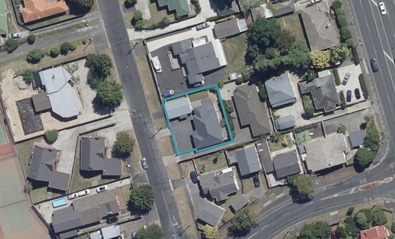 8 Hobson Street, Maeroa, Hamilton - Carousel 1