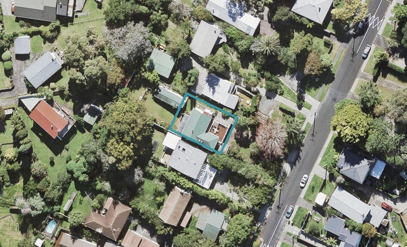 15 Stottholm Road, Titirangi, Auckland - Carousel 1