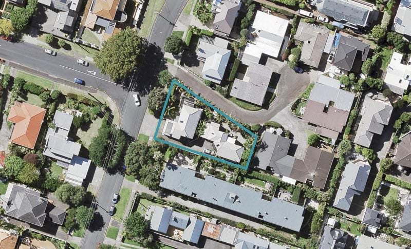 2/23 Saltburn Road, Milford, Auckland - Carousel 1