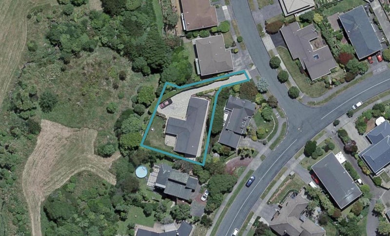 1 Ellwood Place, Churton Park, Wellington - Carousel 1