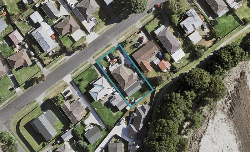 42 Innismara Avenue, Wattle Downs, Auckland - Carousel 1