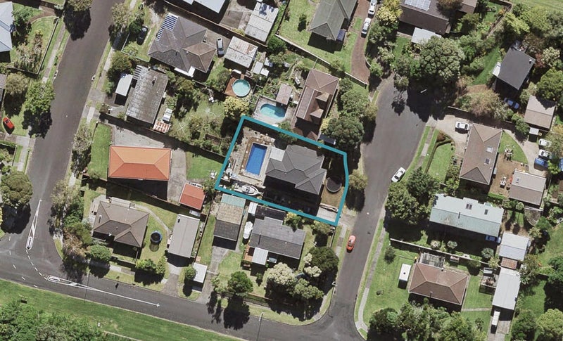 4 Warden Place, Mangere Bridge, Auckland - Carousel 1