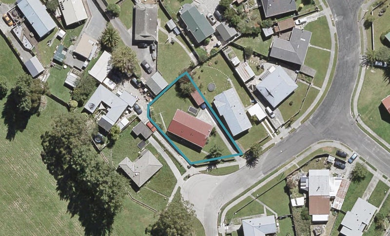 16 Edelweiss Grove, Timberlea, Upper Hutt - Carousel 1