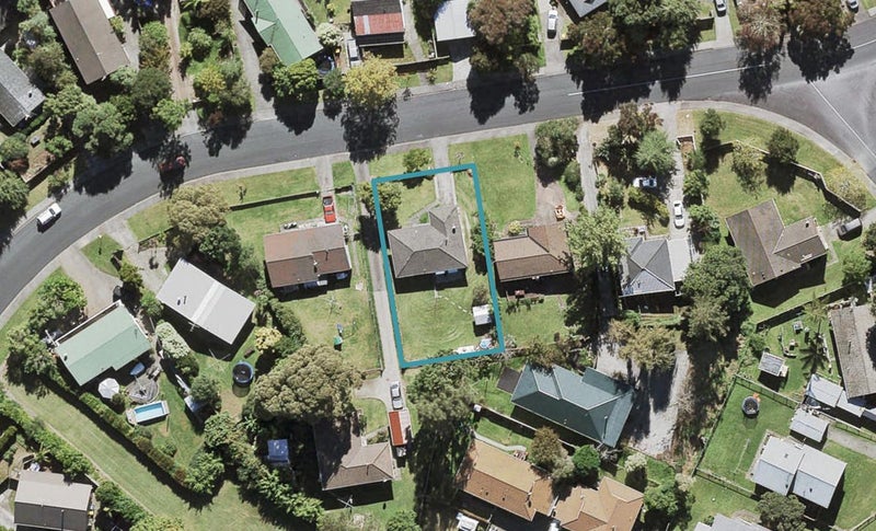 14 Claverdon Drive, Massey, Auckland - Carousel 1