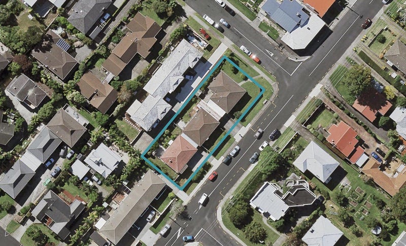 2/2 Quebec Road, Milford, Auckland - Carousel 1