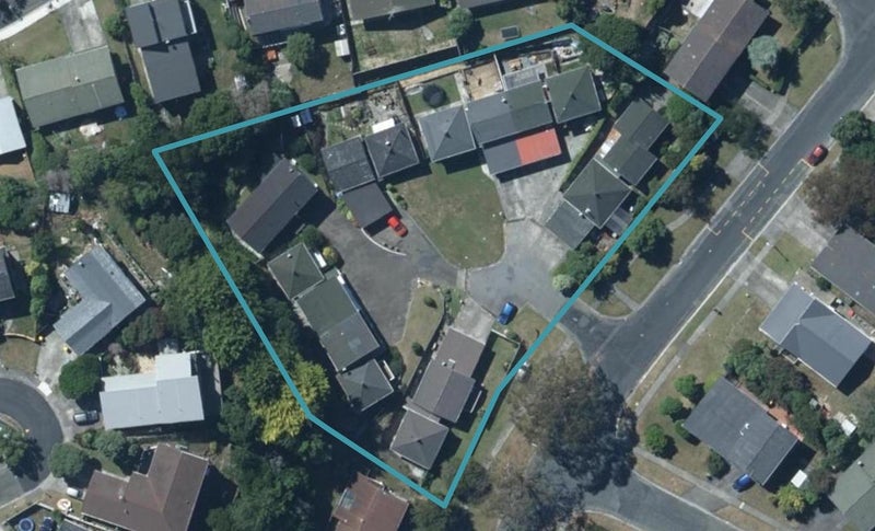4 Cedar Court, Whitby, Porirua - Carousel 1