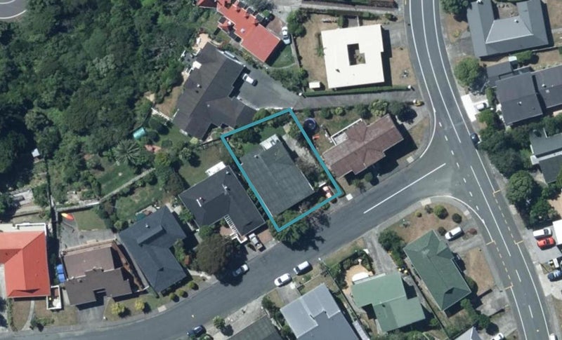 4 Leeward Drive, Whitby, Porirua - Carousel 1