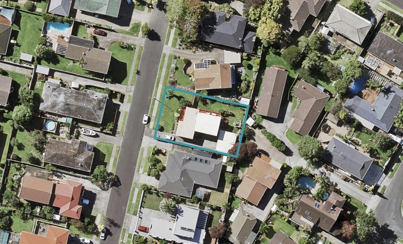 8 LUTON AVE, Sunnyhills, Auckland - Carousel 1