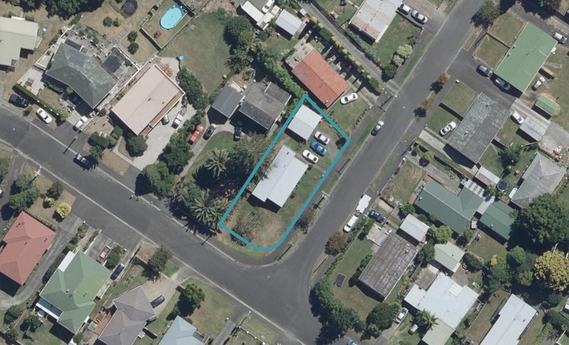 1 Holloway Place, Forest Lake, Hamilton - Carousel 1