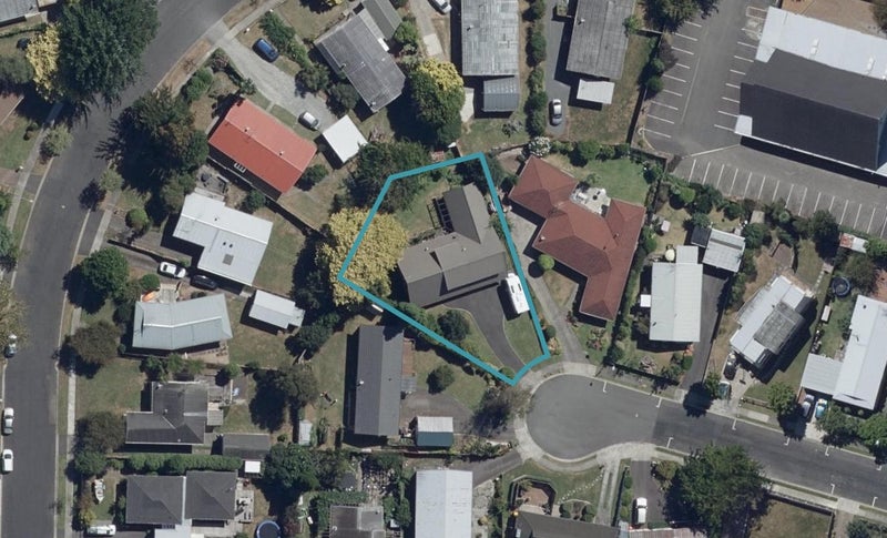 18 Camellia Place, Hamilton Lake, Hamilton - Carousel 1