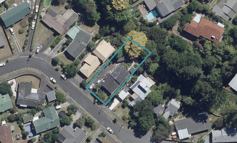 15 Carlson Crescent, Silverdale, Hamilton - Carousel 1