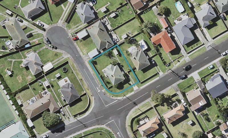 38 Roberts Avenue, Bayswater, Auckland - Carousel 1