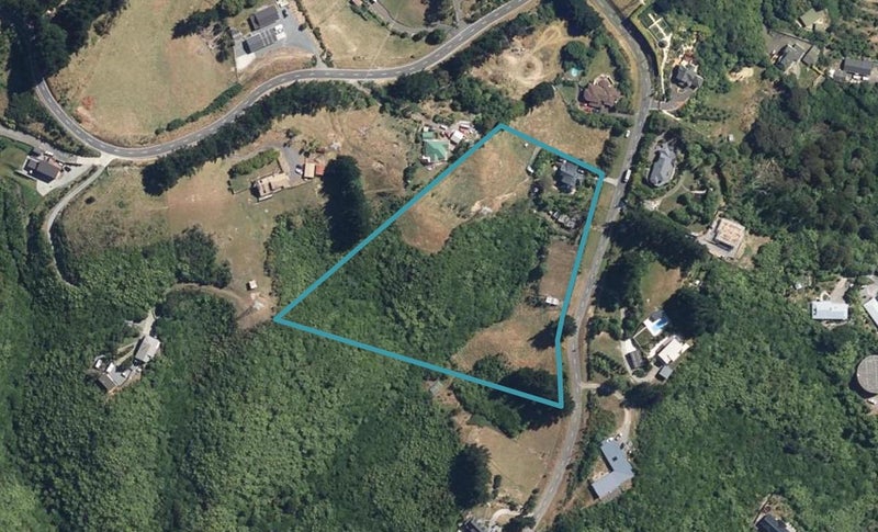 16 Crestview Grove, Belmont, Lower Hutt - Carousel 1