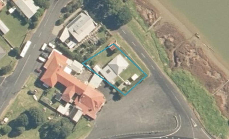 3 Iredale Quay, Mokau - Carousel 1