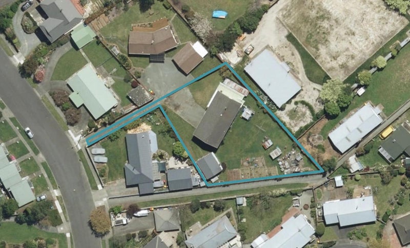 21 Starveall Street, Brightwater - Carousel 1