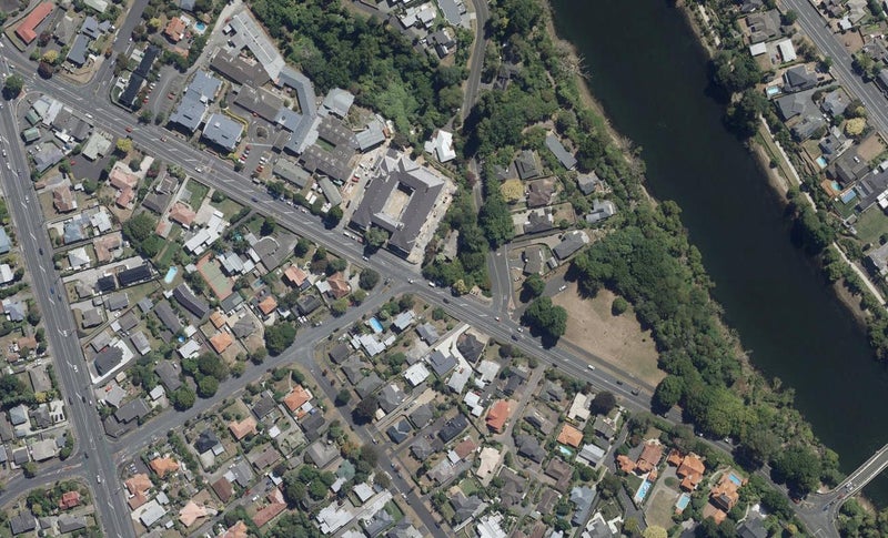 1320 Victoria Street, Beerescourt, Hamilton - Carousel 1