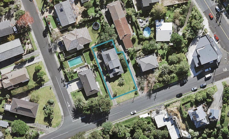 7 Island Bay Road, Beach Haven, Auckland - Carousel 1
