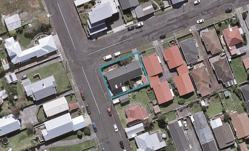 2 Karamu Street, Strandon, New Plymouth - Carousel 1