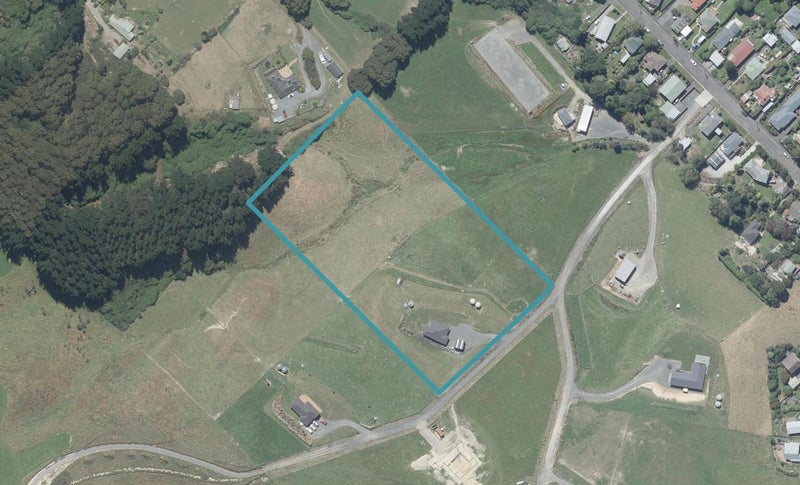 16 Kens Lane, Sawyers Bay, Port Chalmers - Carousel 1