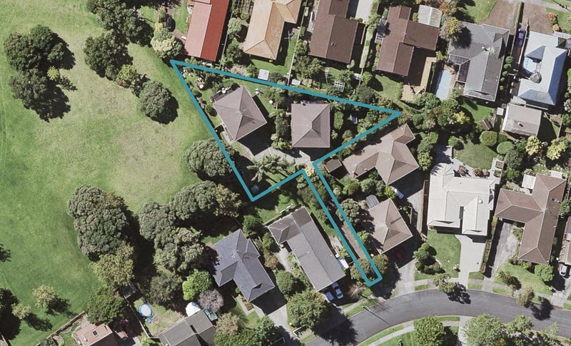 1/41 Jillteresa Crescent, Half Moon Bay, Auckland - Carousel 1