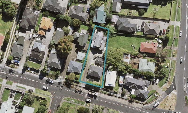 1/3 Raleigh Road, Northcote, Auckland - Carousel 1