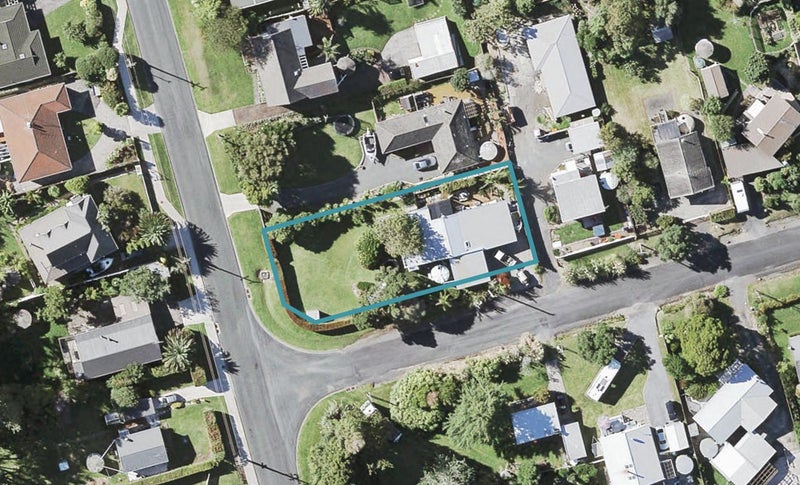 2 Fourth View Avenue, Beachlands, Auckland - Carousel 1