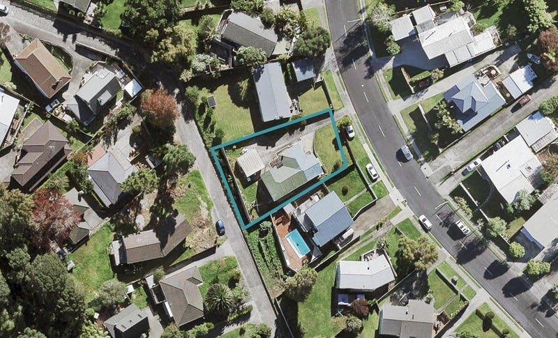 39 Commodore Drive, Lynfield, Auckland - Carousel 1
