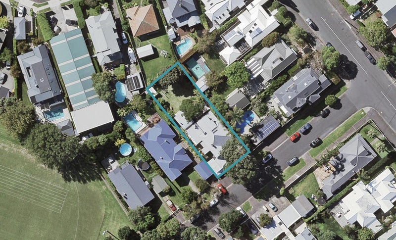 2 Tui Street, Devonport, Auckland - Carousel 1