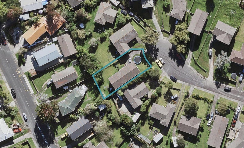 13 Vallance Place, Massey, Auckland - Carousel 1