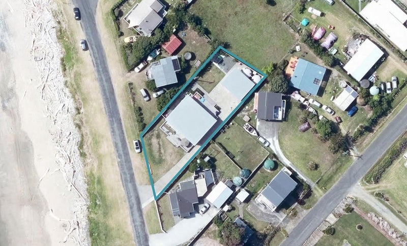 215 Newcastle Street, Māhia - Carousel 1
