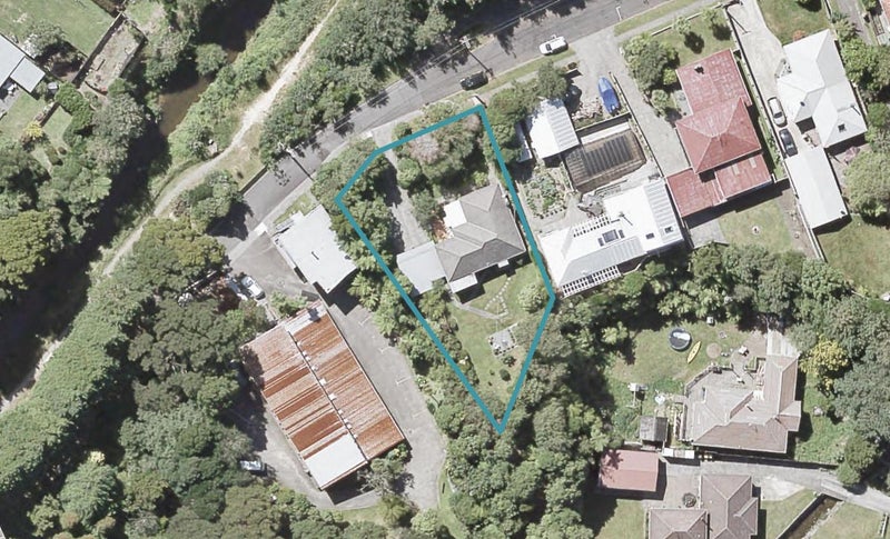21 Rowe Parade, Wainuiomata, Lower Hutt - Carousel 1