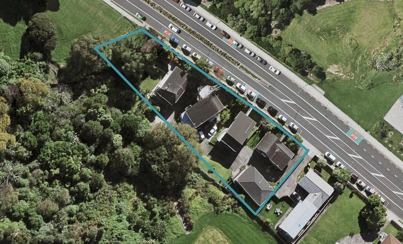 2/17 Akoranga Drive, Northcote, Auckland - Carousel 1