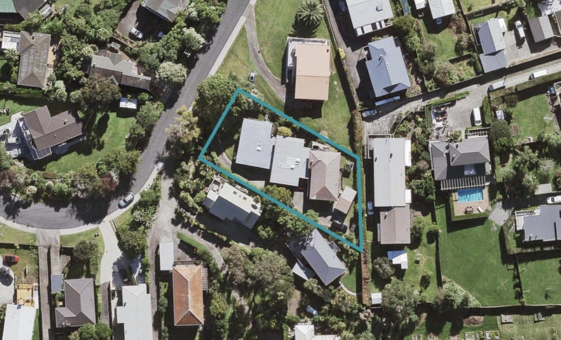 2/10 Coroglen Avenue, Birkenhead, Auckland - Carousel 1