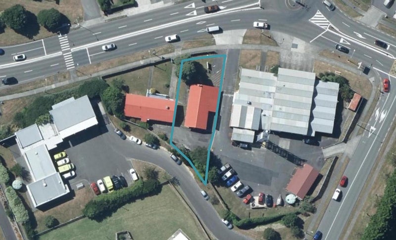 8 Mungavin Avenue, Rānui, Porirua - Carousel 1