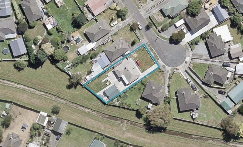 8 Carroll Grove, Trentham, Upper Hutt - Carousel 1