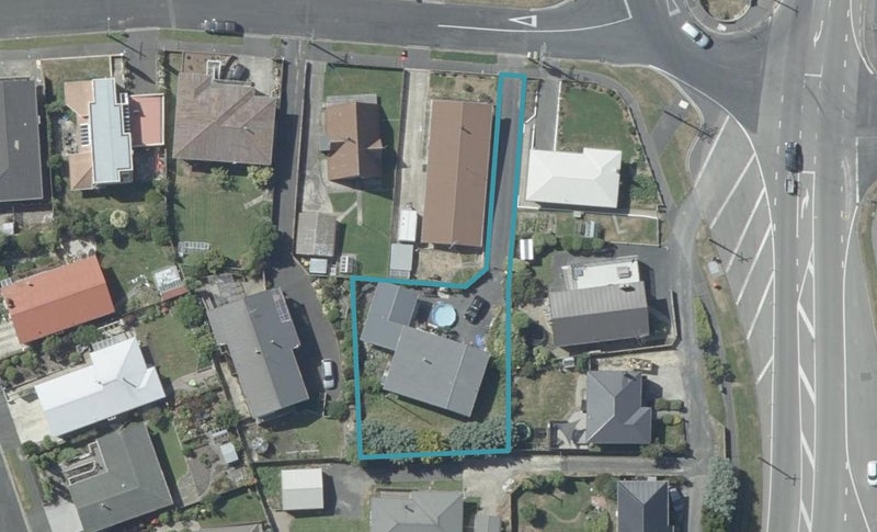 2 Clariton Avenue, Green Island, Dunedin - Carousel 1