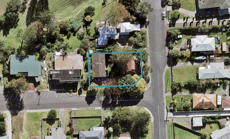1 Chapman Road, Te Atatu Peninsula, Auckland - Carousel 1