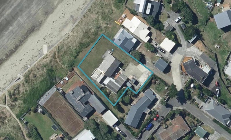 10 Bothamley Lane, Titahi Bay, Porirua - Carousel 1