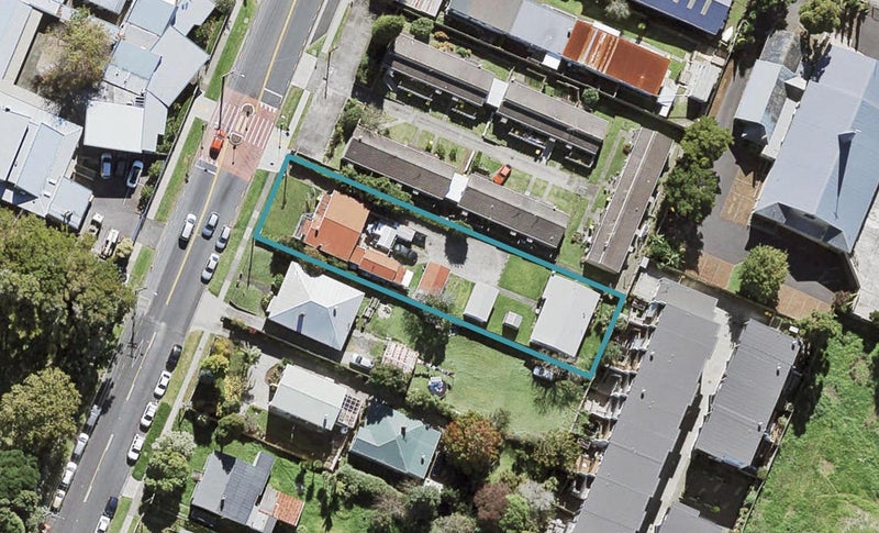 1/10 Hutchinson Avenue, New Lynn, Auckland - Carousel 1