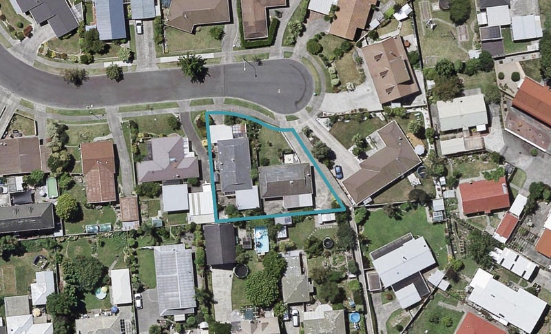 2/18 Cardiff Place, Tamatea, Napier - Carousel 1