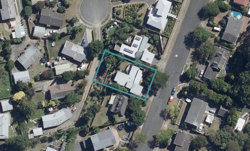 34 Pohutukawa Drive, Pukete, Hamilton - Carousel 1