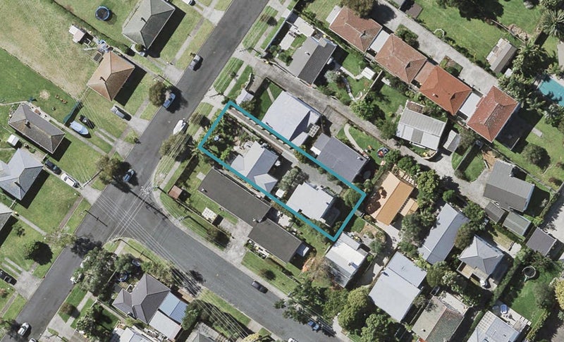 1/92 Eversleigh Road, Belmont, Auckland - Carousel 1