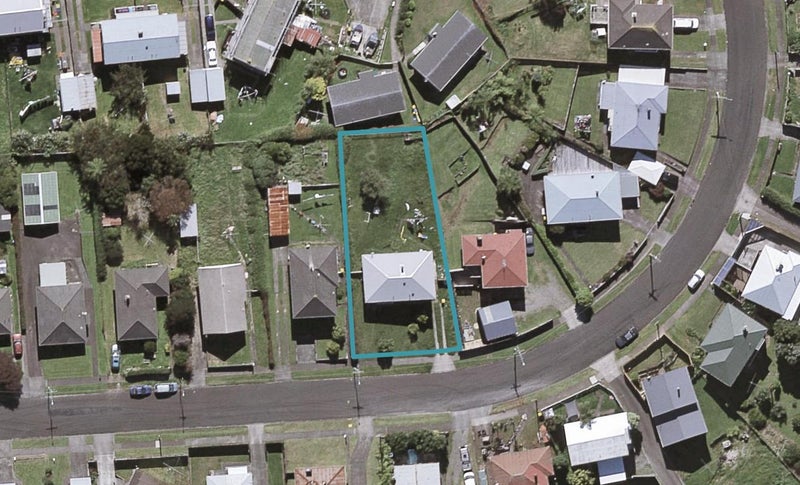 15 Banks Street, Marfell, New Plymouth - Carousel 1