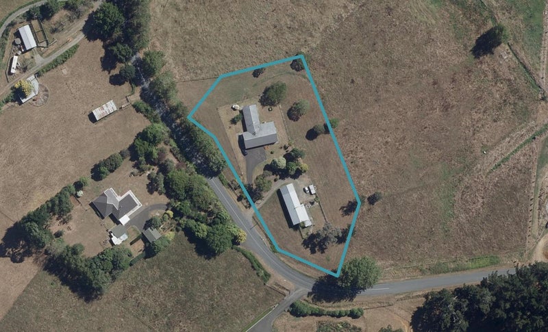 212 Exelby Road, Burbush, Hamilton - Carousel 1