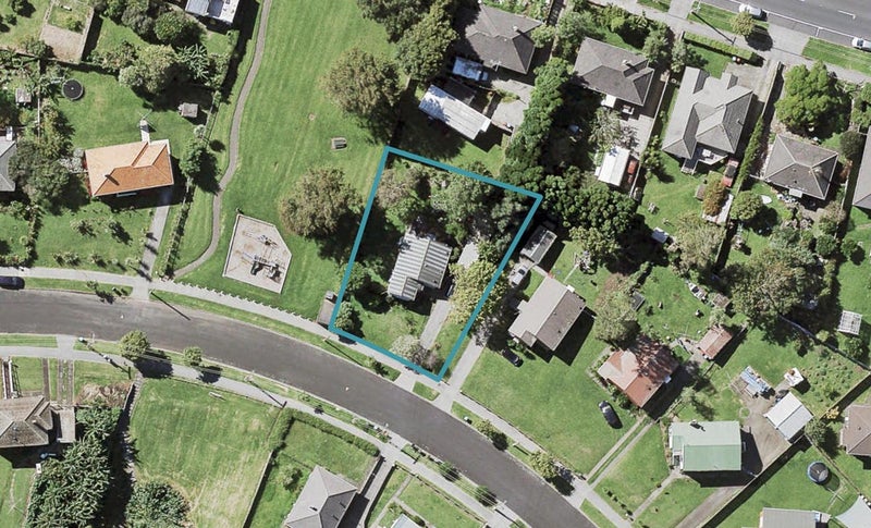 44 Leybourne Circle, Glen Innes, Auckland - Carousel 1