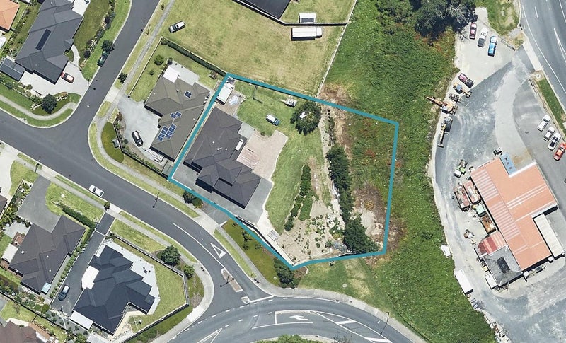 2 Merlot Drive, Pyes Pa, Tauranga - Carousel 1