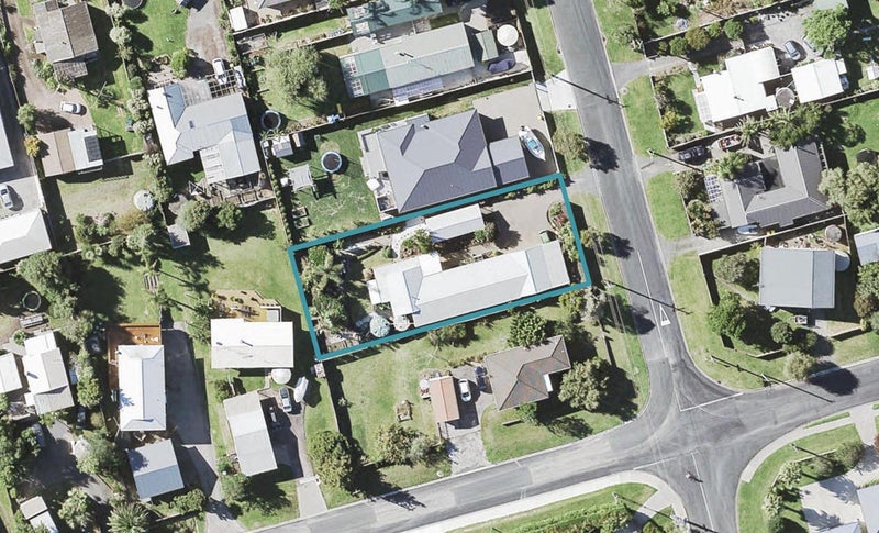 18 Sunkist Bay Road, Beachlands, Auckland - Carousel 1
