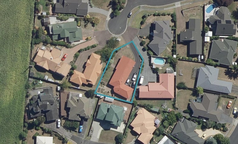 9 Sunny Dale, Western Heights, Hamilton - Carousel 1