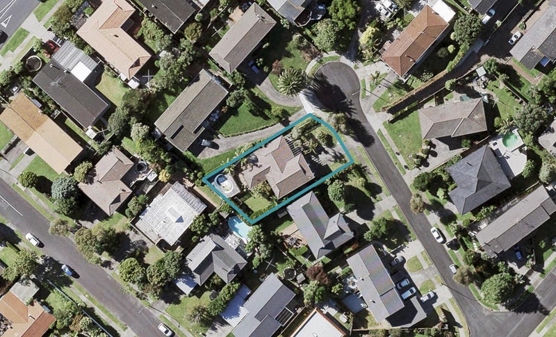 8 Golders Place, Howick, Auckland - Carousel 1