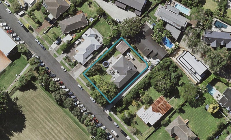27 Lake Pupuke Drive, Takapuna, Auckland - Carousel 1